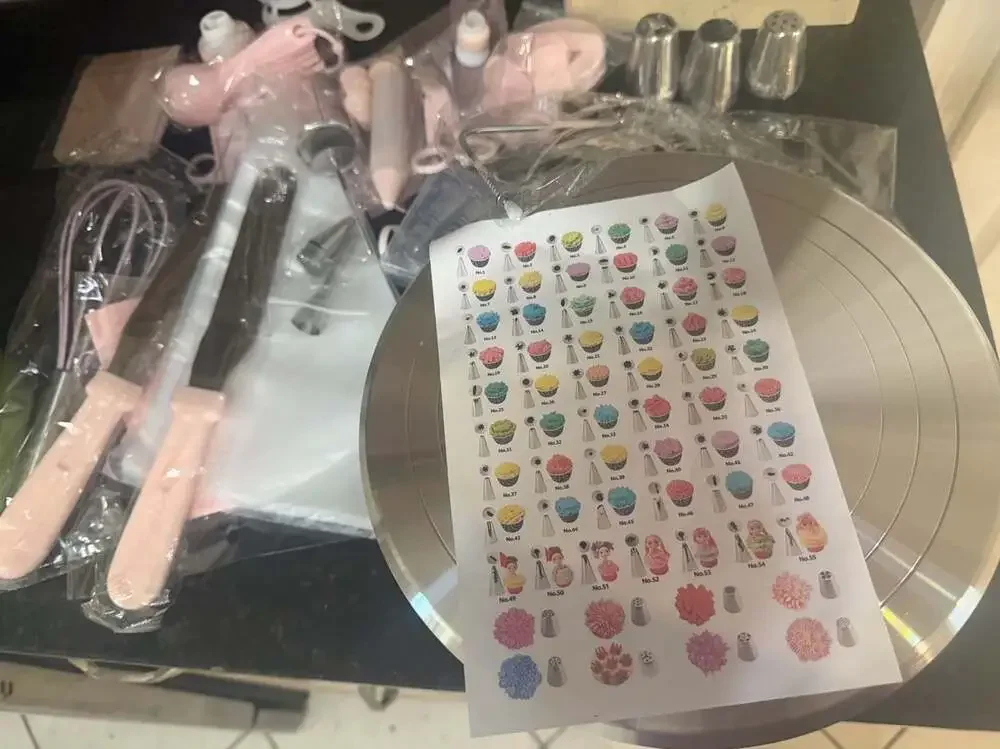 138-Piece Cake Decorating Kit with Aluminum Turntable and Numbered Icing Tips